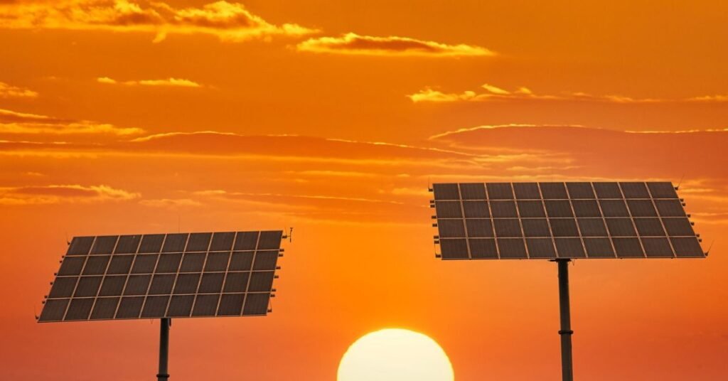 Slimme Energieoplossingen - Noodstroom met een thuisbatterij: Veiligheid bij uitval - Hybride omvormer en thuisbatterij - Thuis Batterij Informatie - Thuisbatterijinformatie.nl